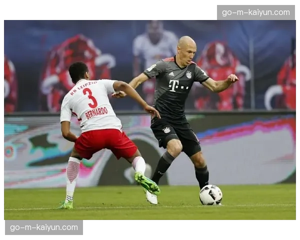 VAR长时间介入，最终判定拜仁球员越位在先进球无效